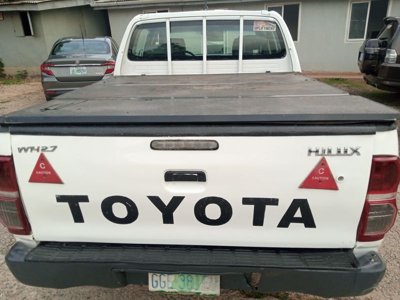 Thumbnail 3 of 2013 Toyota Hilux
